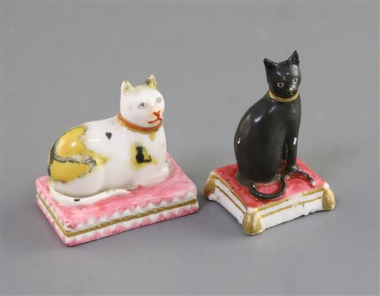 Two Derby porcelain figures of cats, c.1810-30, H. 4.3cm and 5cm